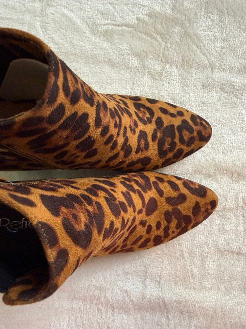 Refresh Leopard Print Pointed Toe Block Heel Ankle Booties Size 7